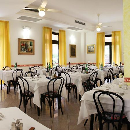 Hotel Aurora Кастильоне-делла-Пеская Экстерьер фото