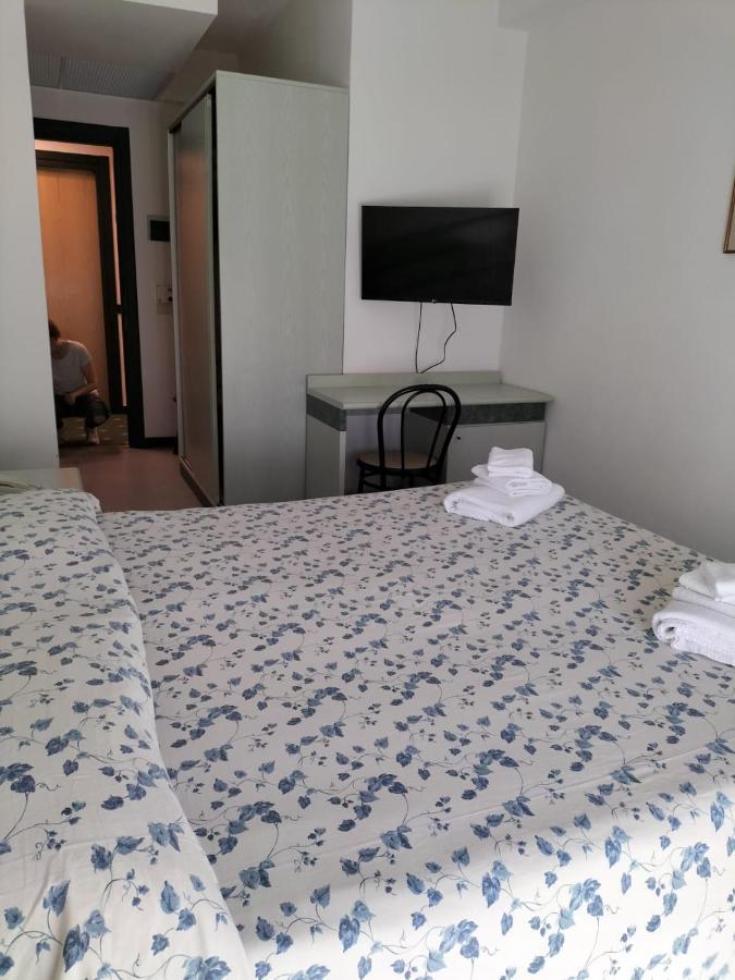Hotel Aurora Кастильоне-делла-Пеская Экстерьер фото